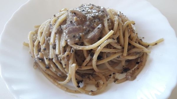 Spaghetti tonno, ceci e olive