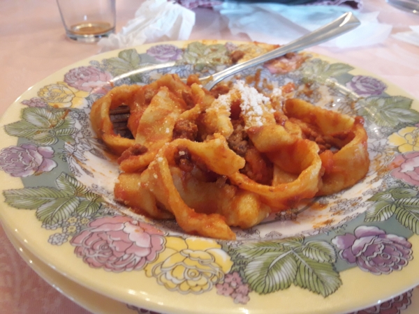 Pappardella con rag&ugrave; alla bolognese