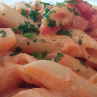Pennette pancetta, pomodorini e panna