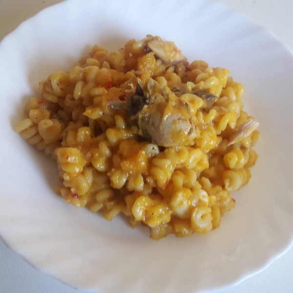 Fusilli con vellutata di zucca e sgombro