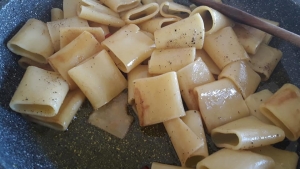 Schiaffoni aglio, olio, vino e peperoncino