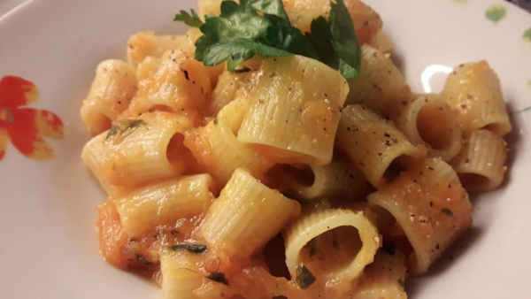 Mezze maniche con la zucca (cocozza)